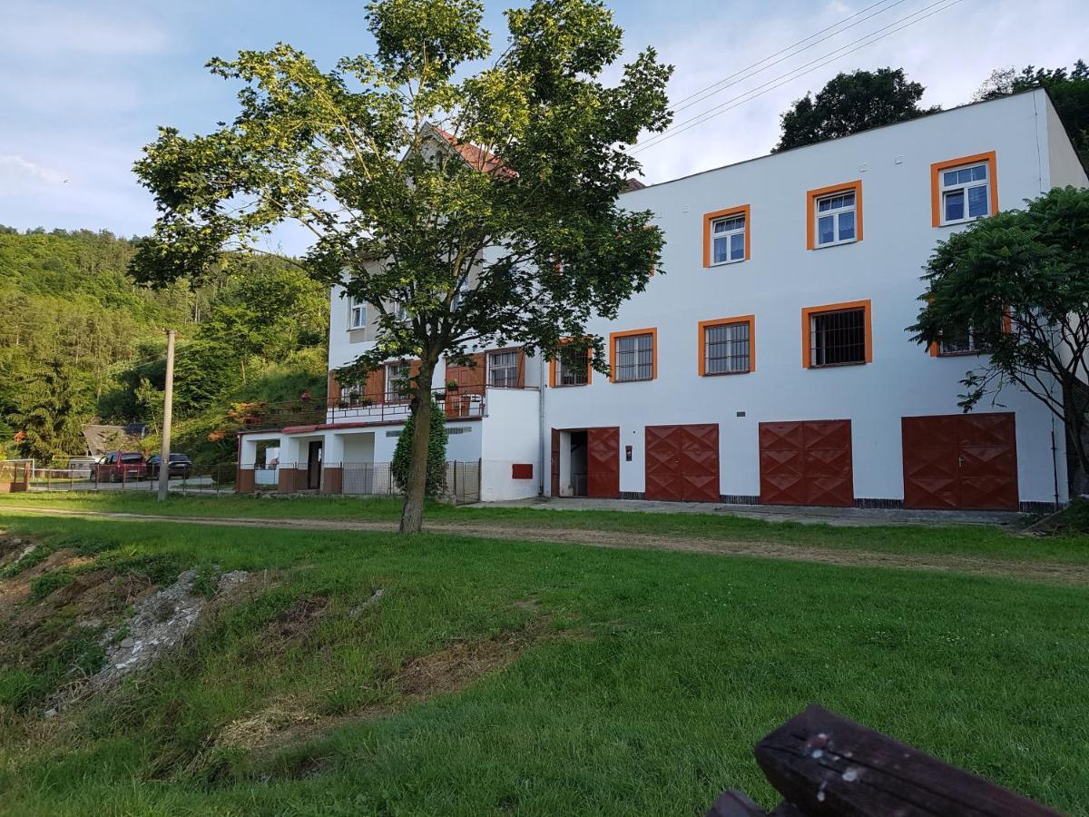Penzion Na Pracharne Kladruby  Eksteriør bilde